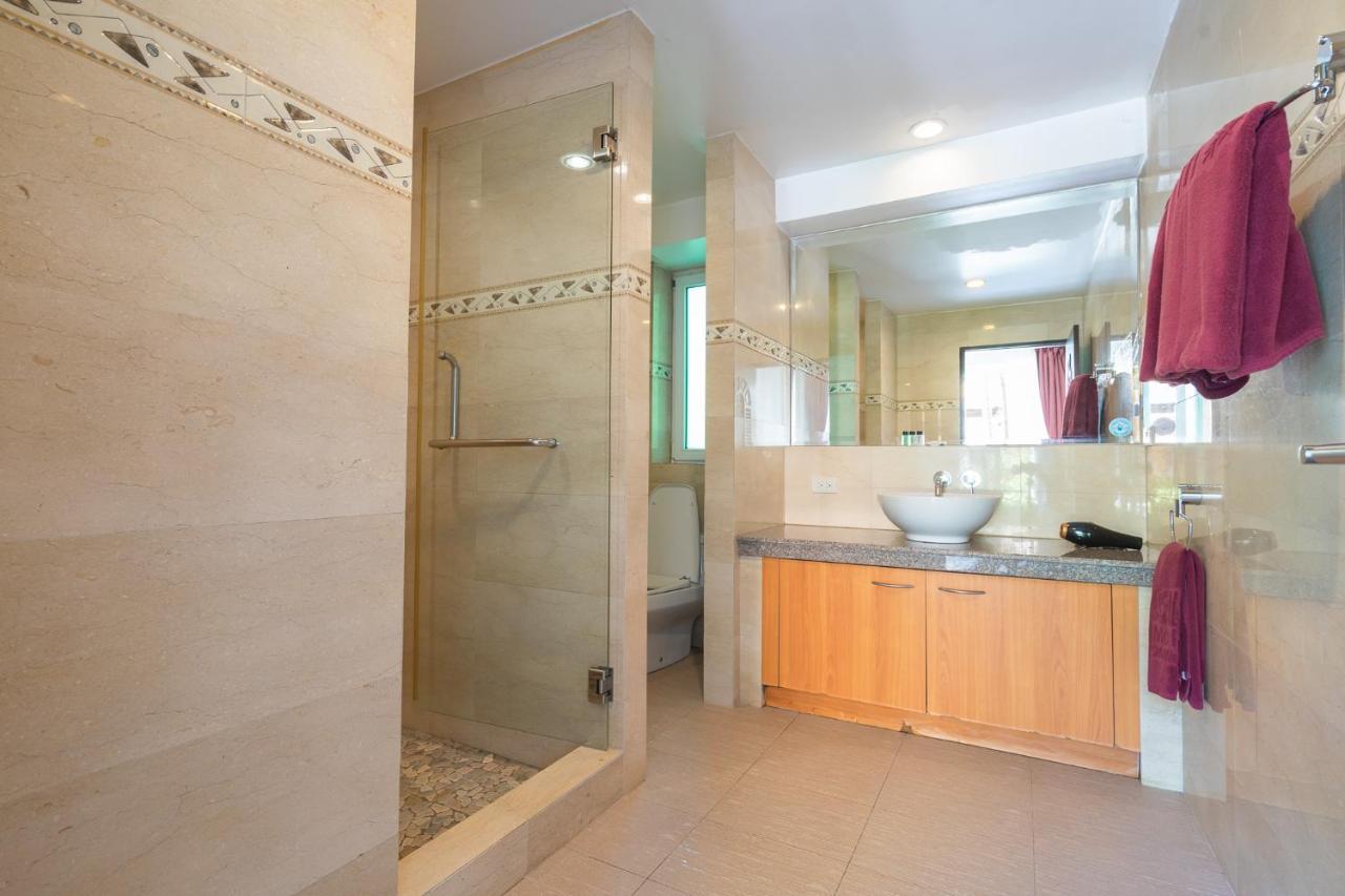 Villa Coral Cove Beachfront -
