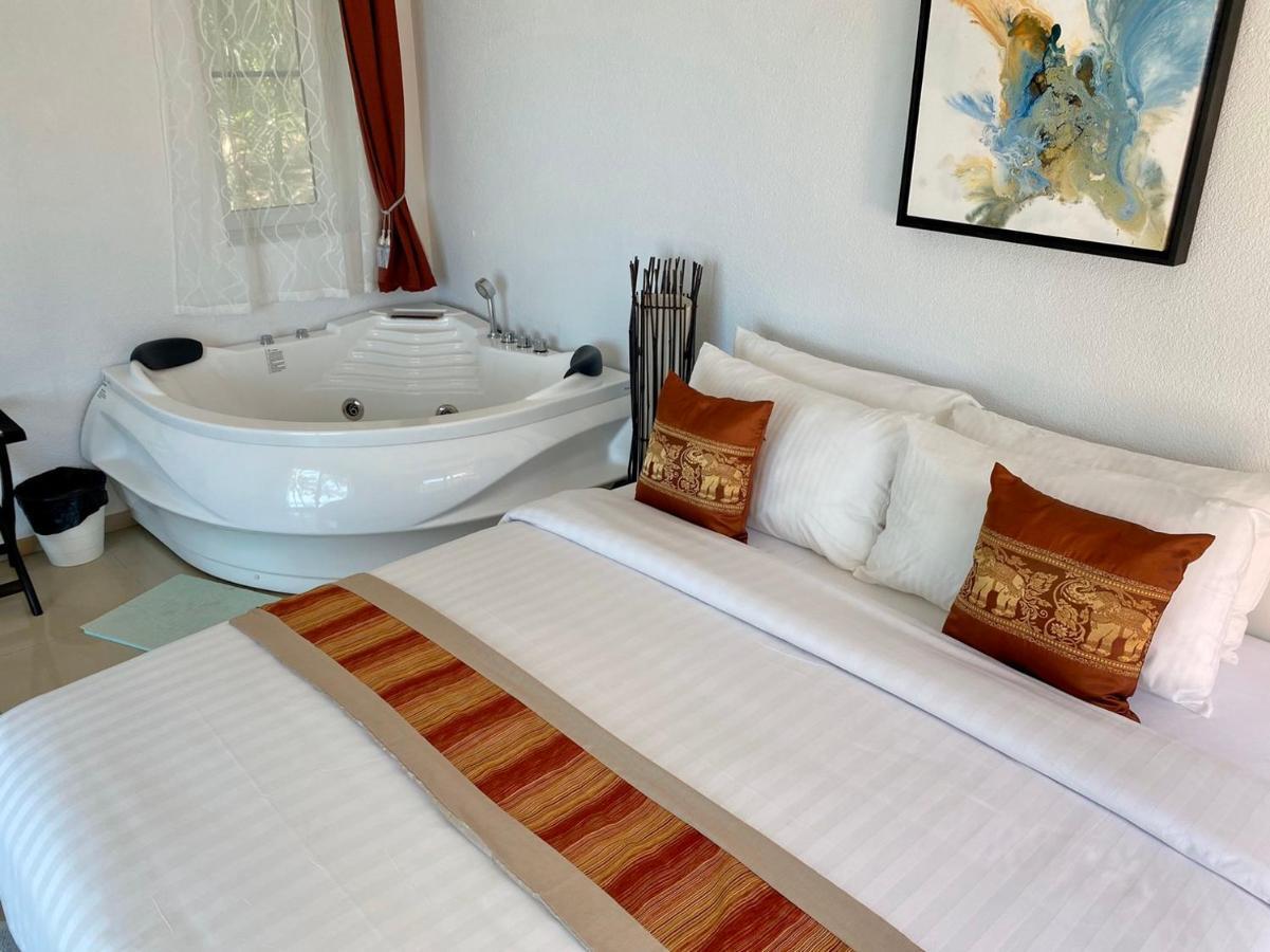 Coral Cove Beachfront - *